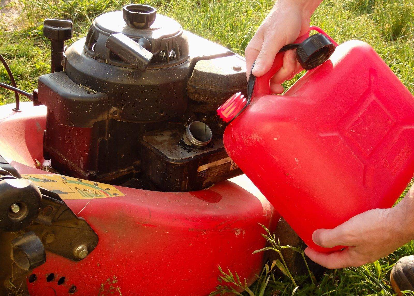 How to Start a Lawn Mower: Step-by-Step Guide for Beginners
