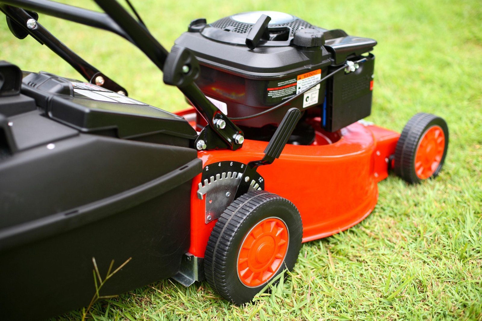 What Type of Gas for Lawn Mower: The Best Fuel Guide for Safe, Efficient Performance