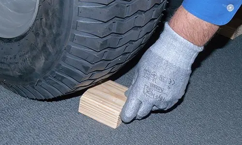 How to Remove the Front Wheel from a Craftsman R1000 Riding Mower: Step-by-Step Guide