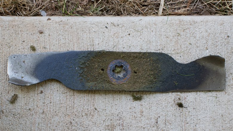 When Are Lawn Mower Blades Worn Out? Signs, Safety Risks, and Replacement Tips
