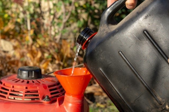 What Type of Gas for Lawn Mower: The Best Fuel Guide for Safe, Efficient Performance