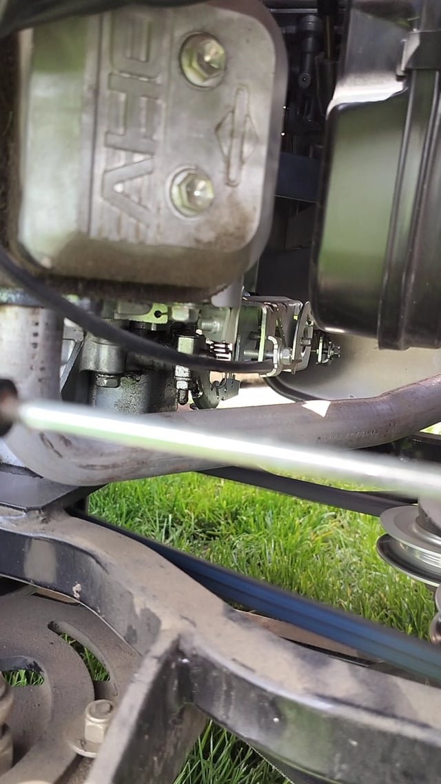 Briggs V-Twin Governor Surge: Causes, Fixes, and Preventive Tips