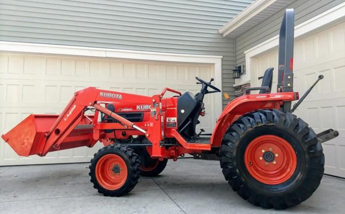 Kubota B7800 Not Charging: Causes, Diagnosis, and Fixes